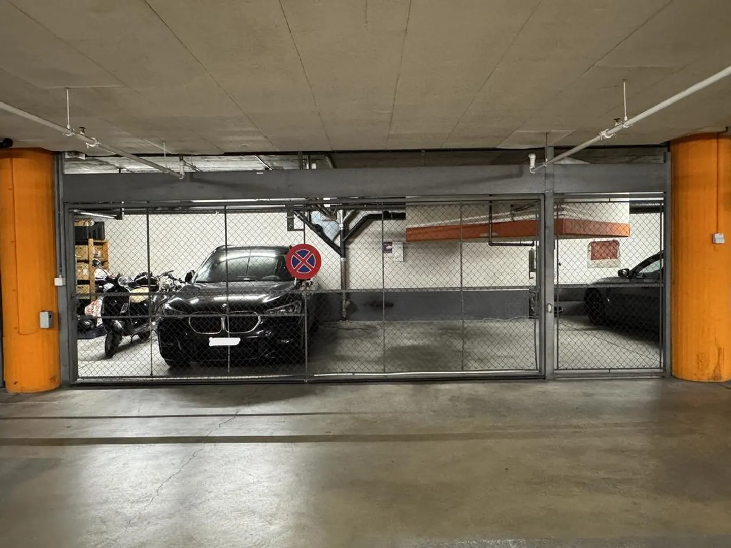 Posto auto chiudibile per veicoli bassi altezza max. 1,40 m - Foto 2 di 5