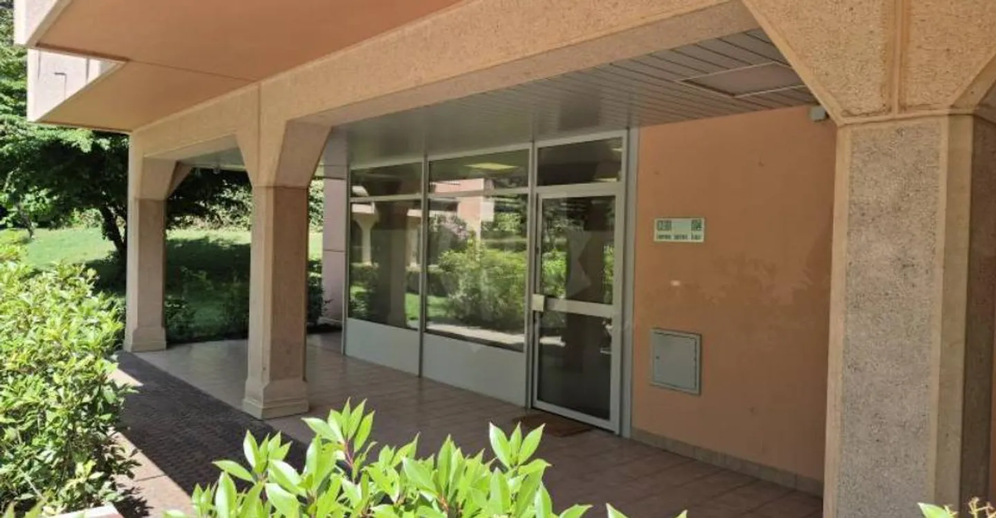 Commercial arcade for rent (Geneva, Eaux-Vives) - Photo 2 of 6