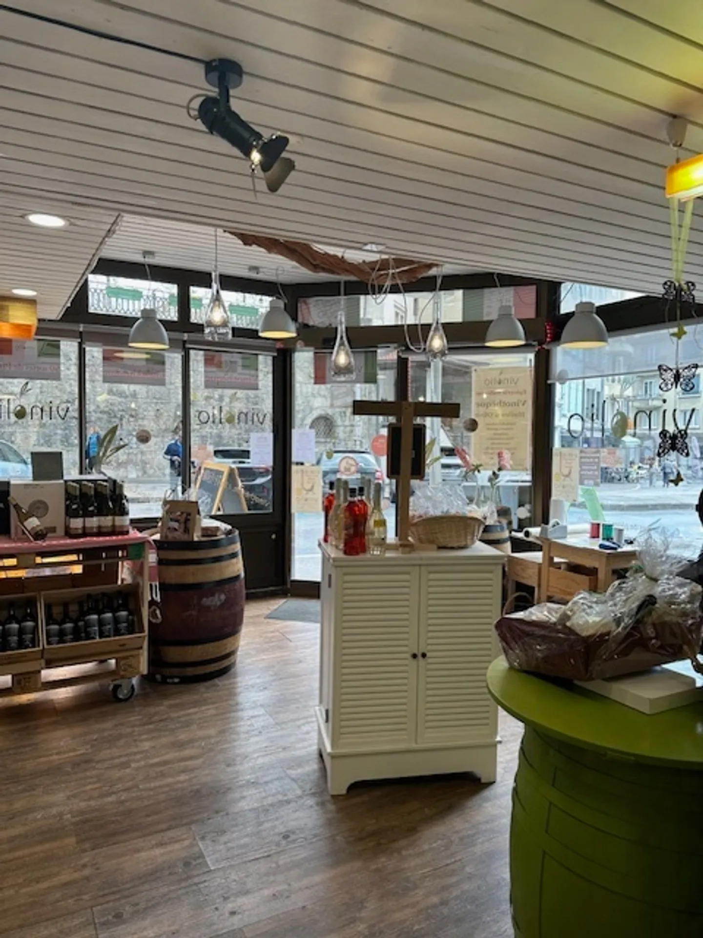 Un espace commercial avec vitrine et grand dépôt au centre de Payerne - Photo 3 sur 3