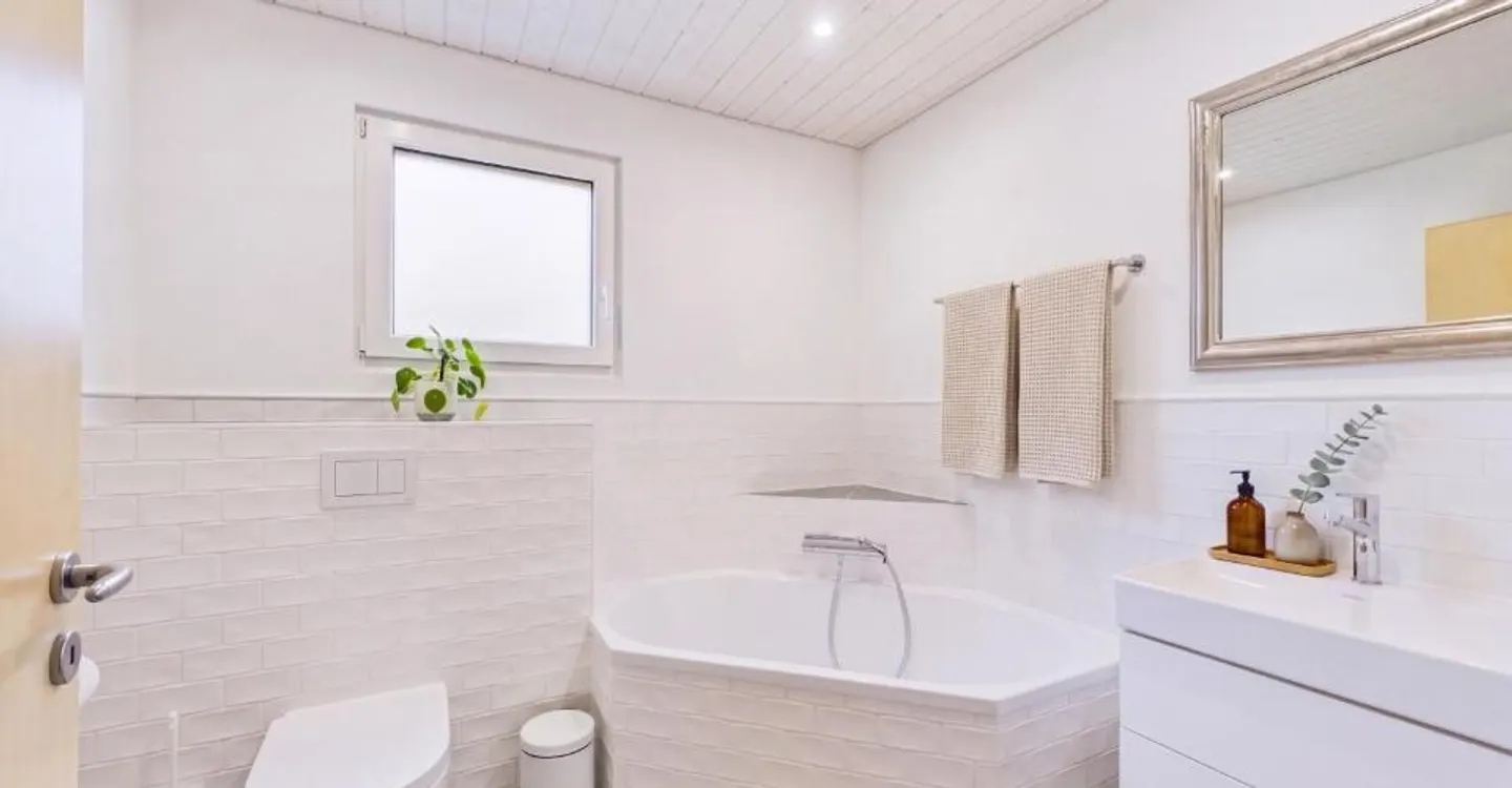 Spacious Layout, Idyllic Balcony & Newly Renovated in 2024! - Photo 11 of 12