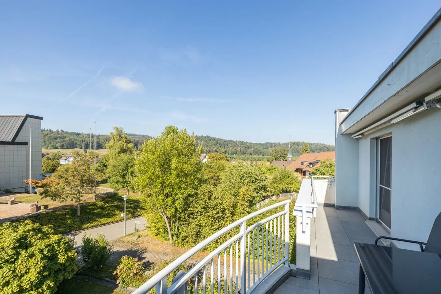 Dans le beau Urdorf - Photo 11 sur 12