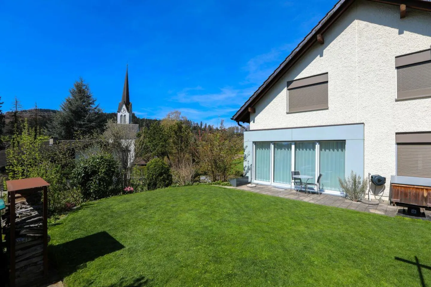 Casa bifamiliare adatta alle famiglie con giardino idilliaco - Foto 2 di 11