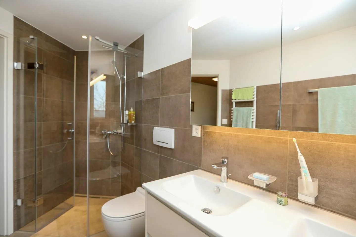 Casa bifamiliare adatta alle famiglie con giardino idilliaco - Foto 10 di 11