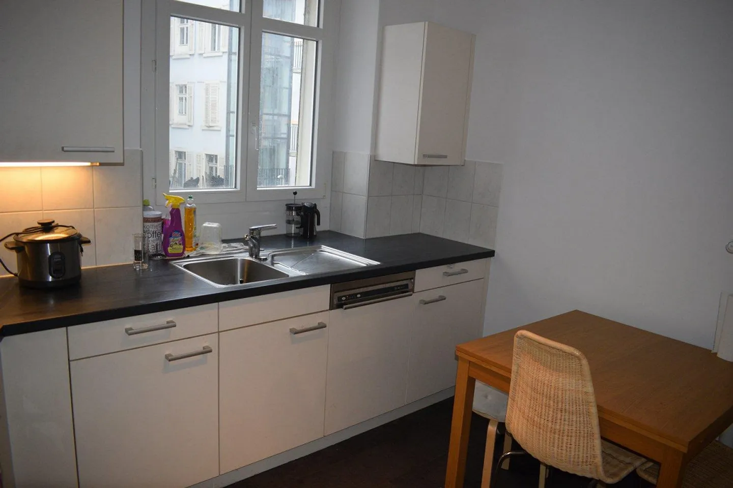 City apartment with balcony! - Photo 7 of 11