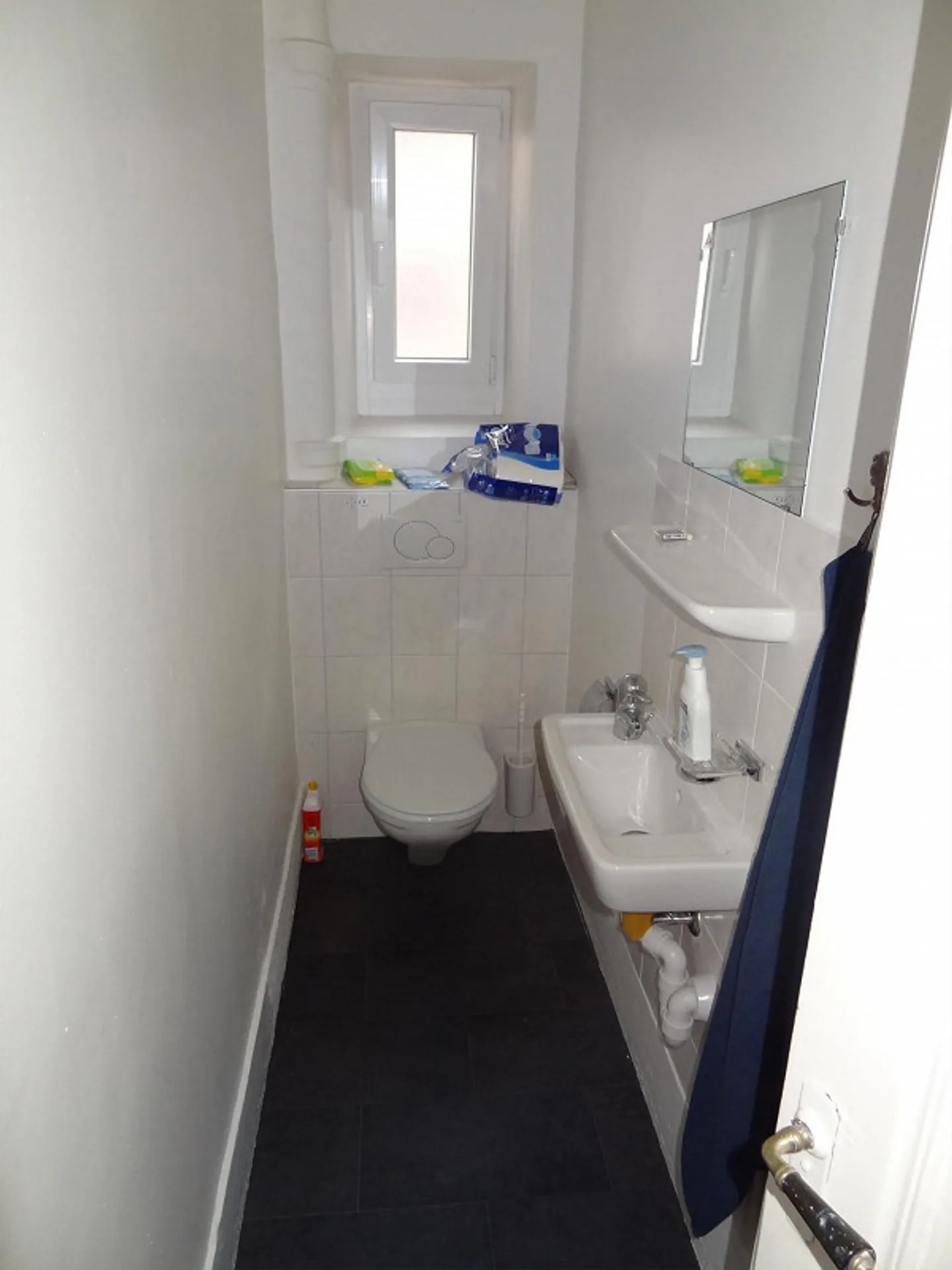 City apartment with balcony! - Photo 8 of 11