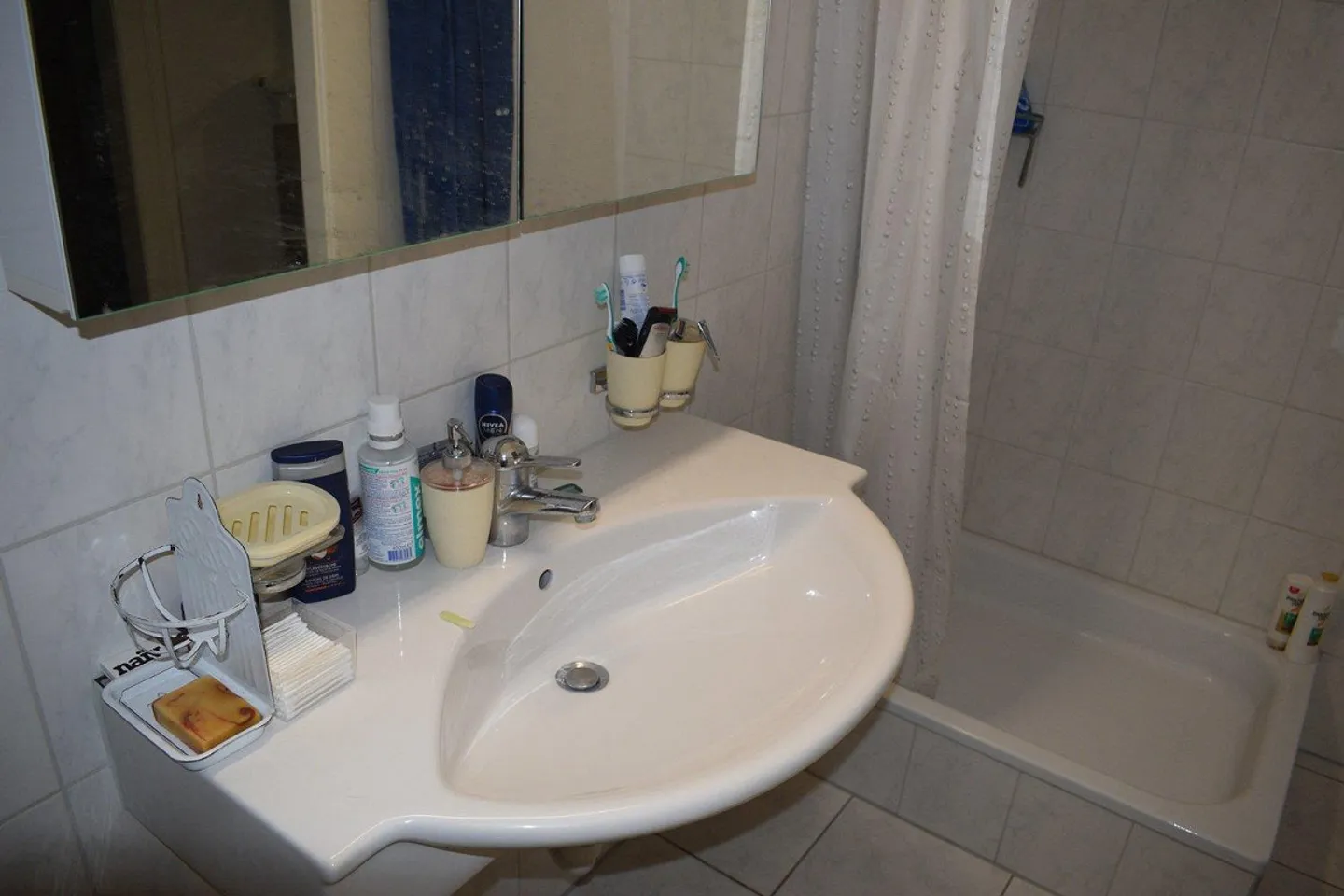 City apartment with balcony! - Photo 9 of 11