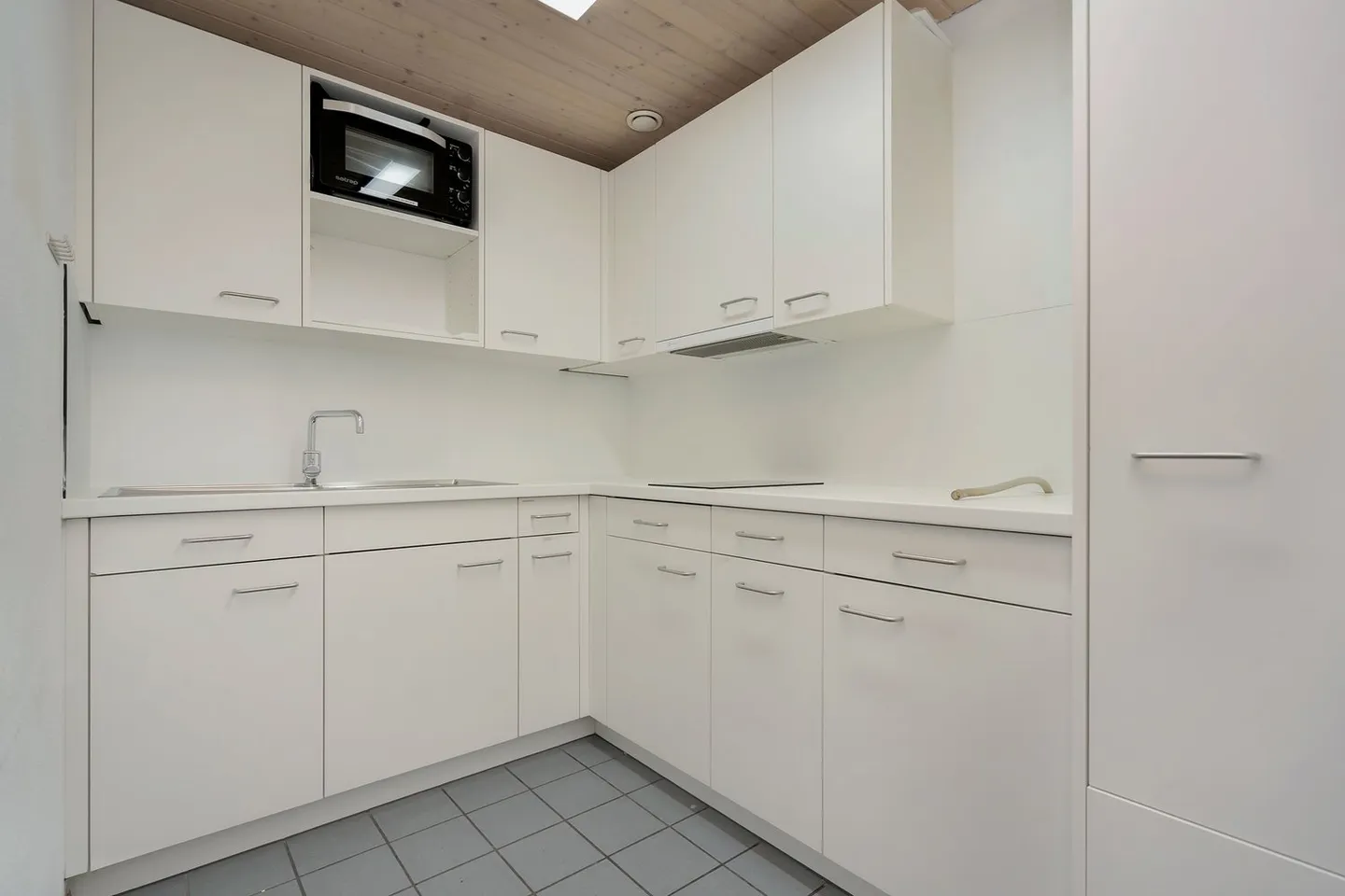 Functional Office or Commercial Space - Ready to Move In - Affordable Conditions - Photo 10 of 12