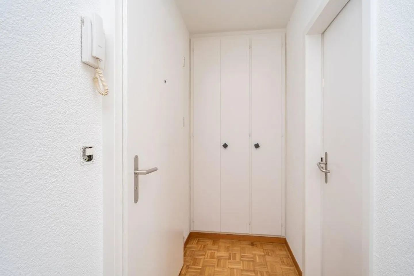 Studio esclusivo a Nidau - Vivere con stile e comfort! - Foto 5 di 7