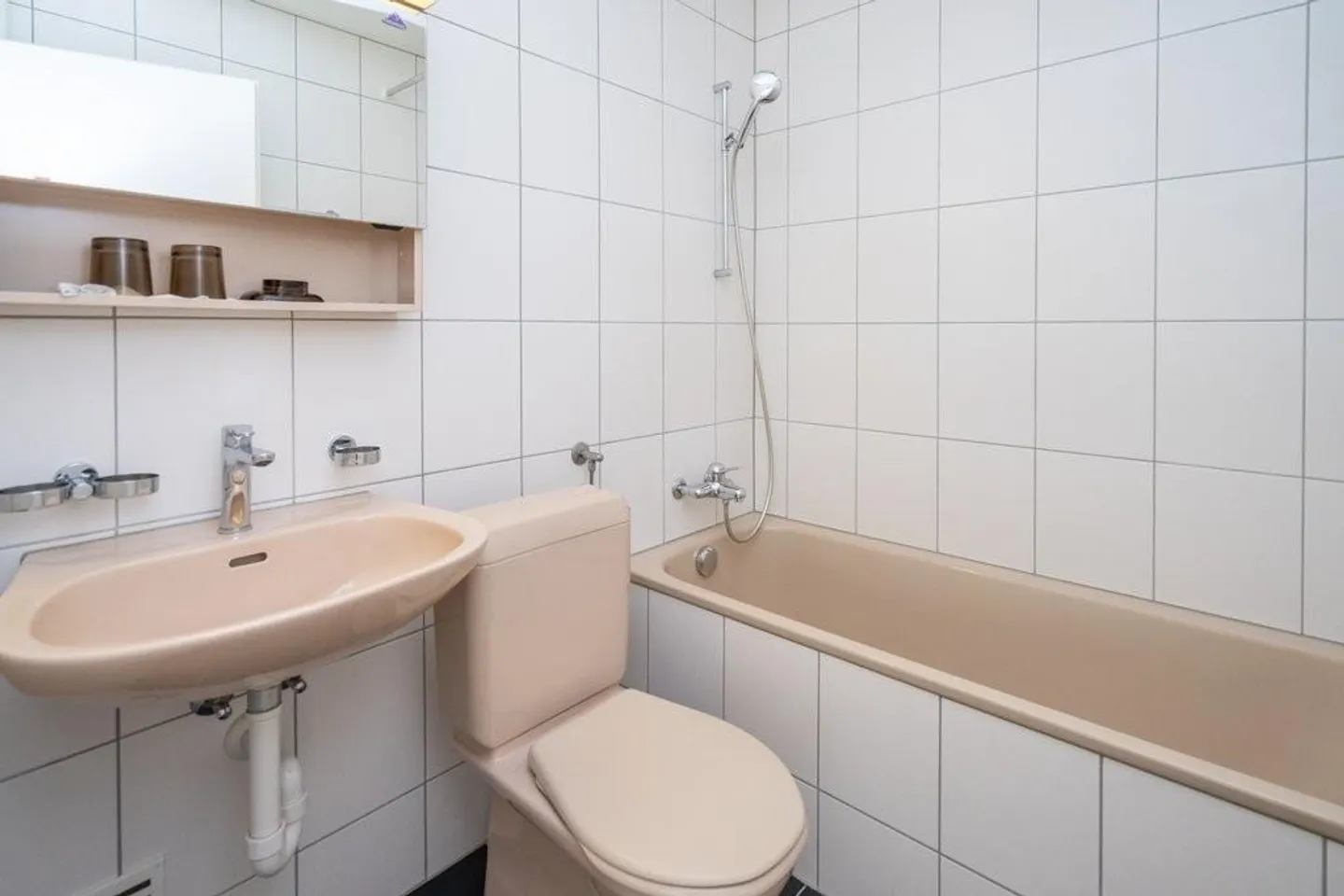 Studio esclusivo a Nidau - Vivere con stile e comfort! - Foto 6 di 7