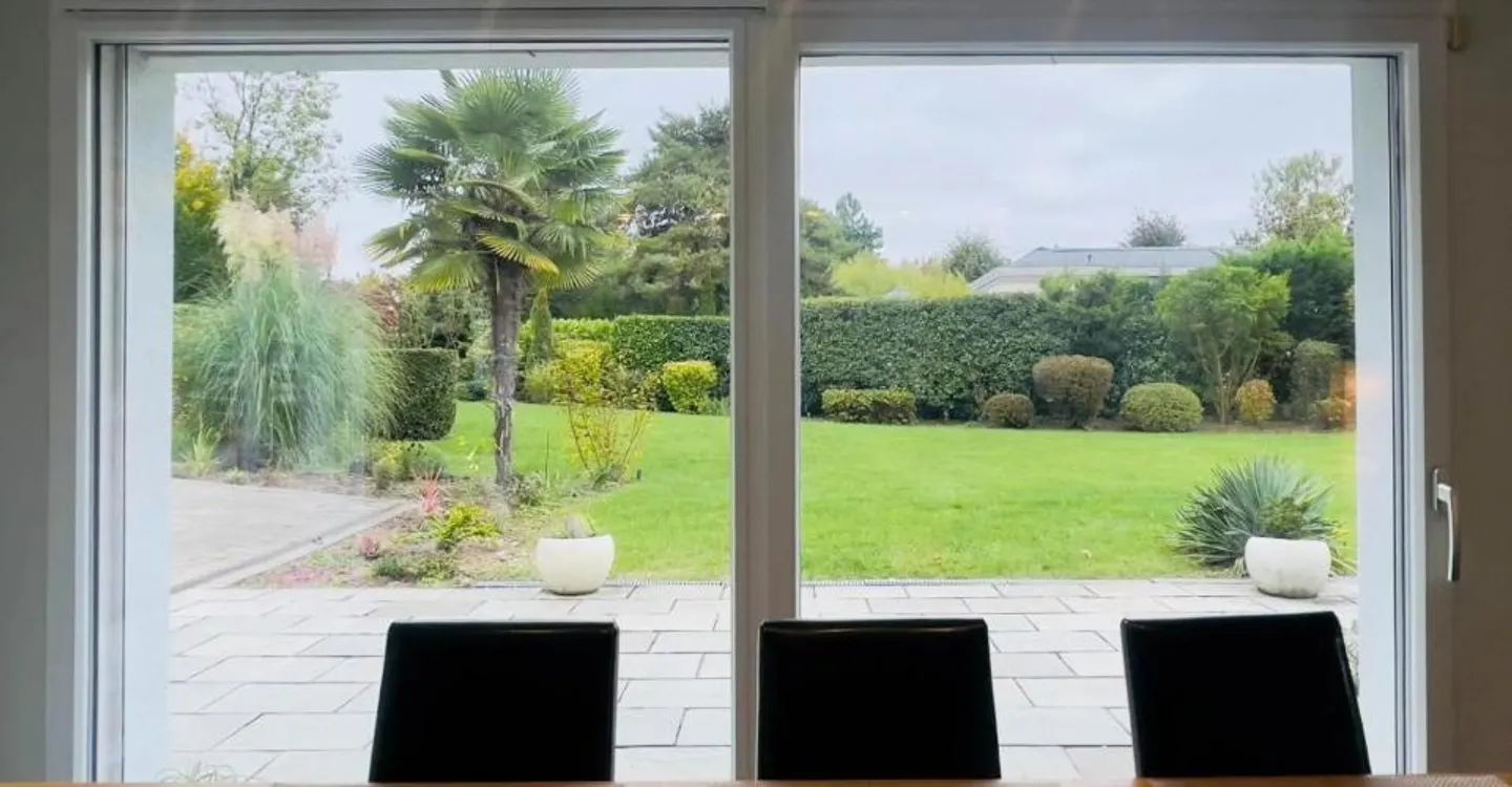 Villa individuale contemporanea su un bel e ampio terreno - Foto 9 di 11
