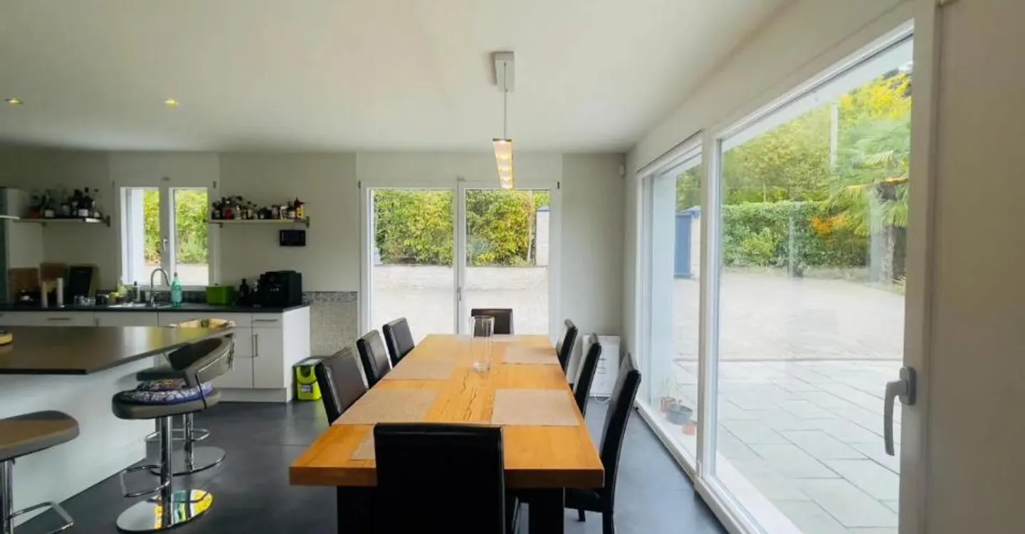 Villa individuale contemporanea su un bel e ampio terreno - Foto 10 di 11