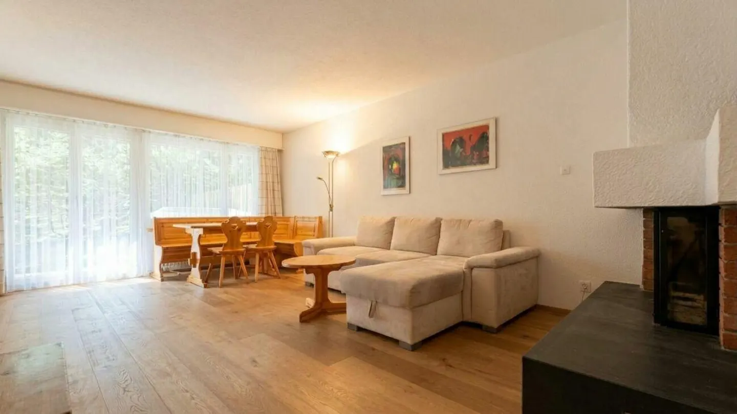 2-Room Hideaway in the Center - Photo 3 of 12