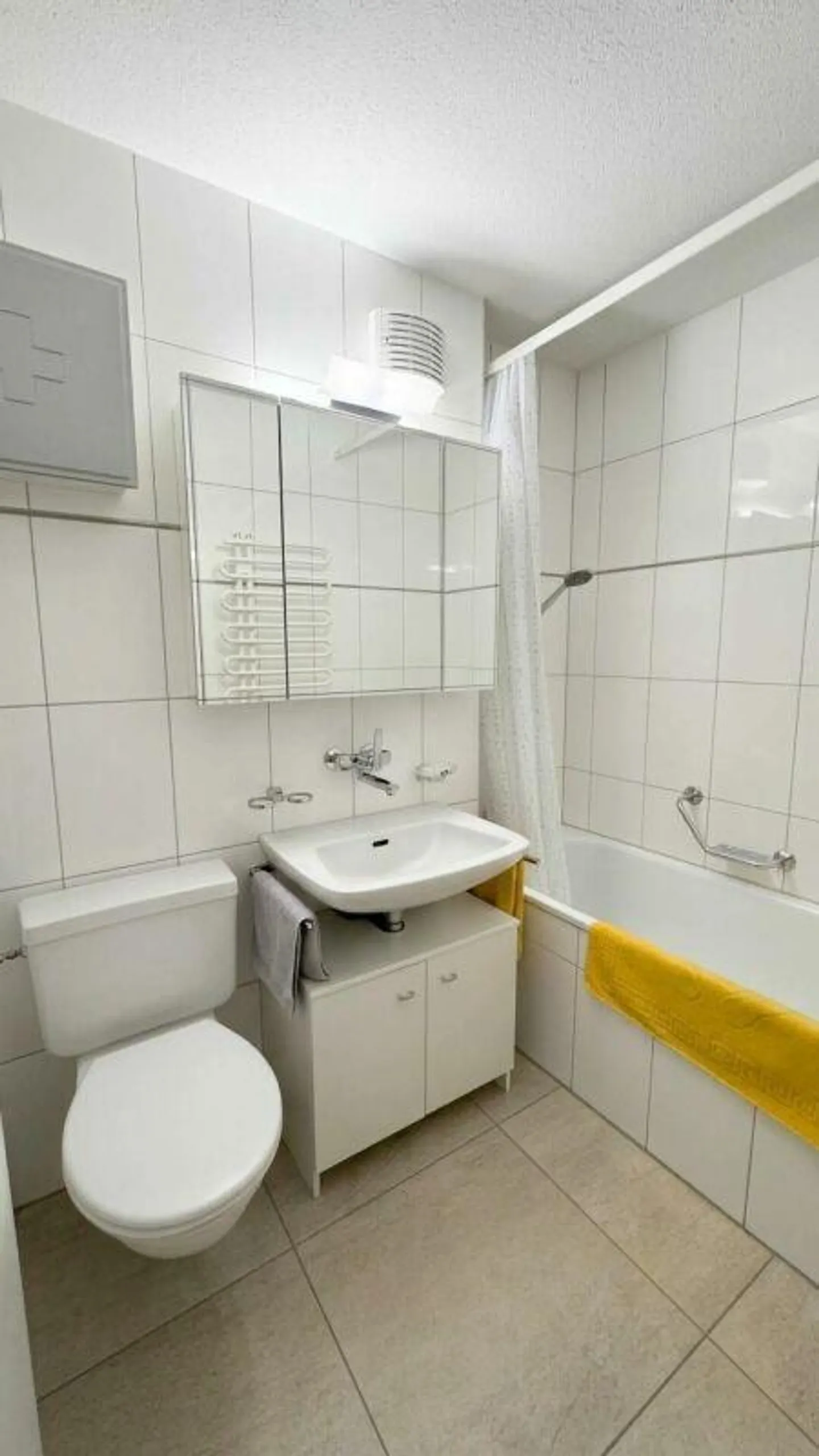 2-Room Hideaway in the Center - Photo 8 of 12