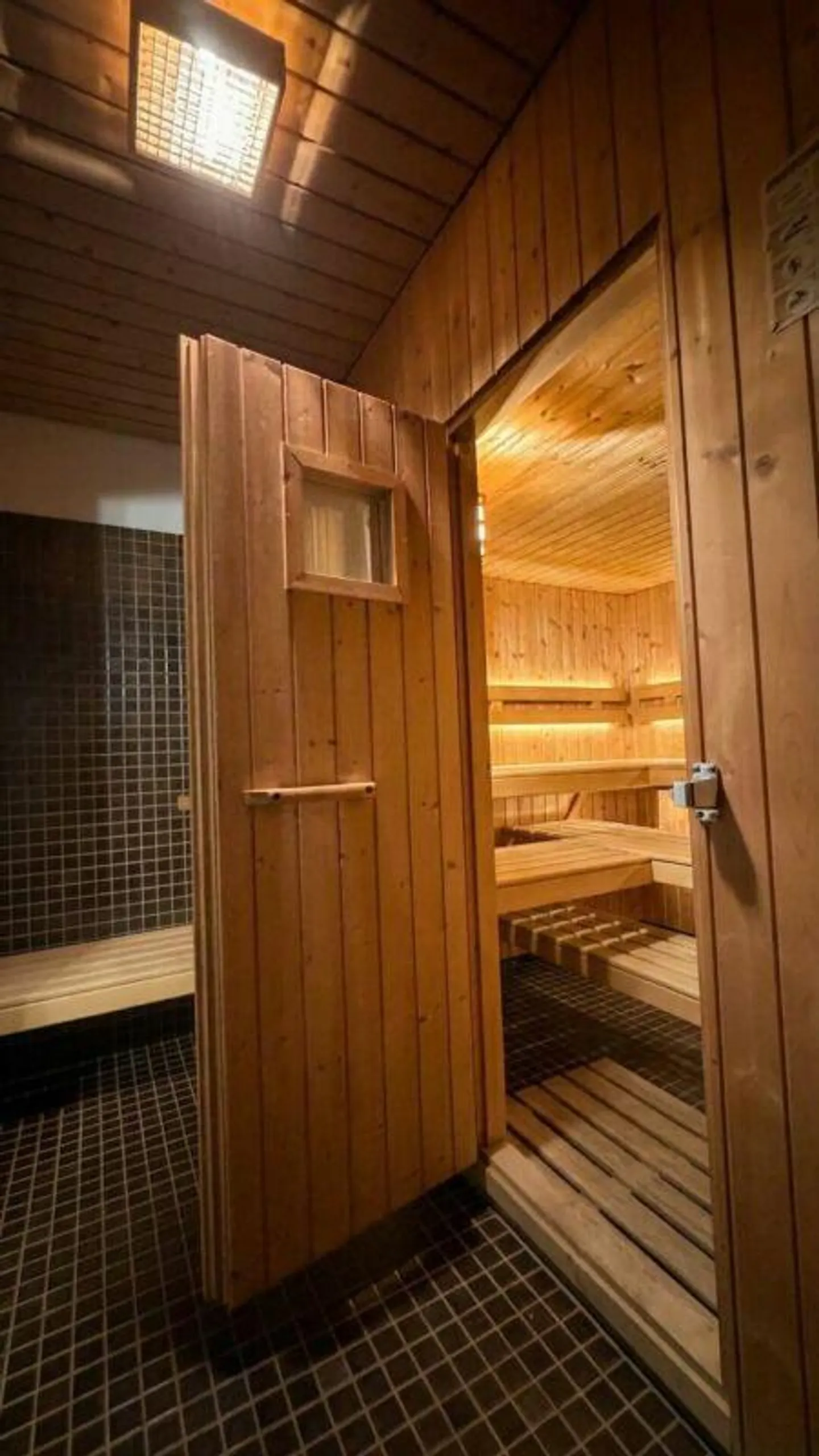 2-Room Hideaway in the Center - Photo 11 of 12
