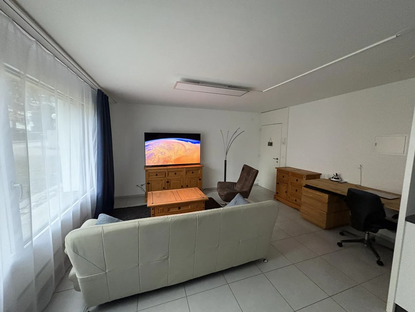 Cercasi nuovo inquilino per spazioso appartamento di 1,5 stanze con giardino - Foto 3 di 16