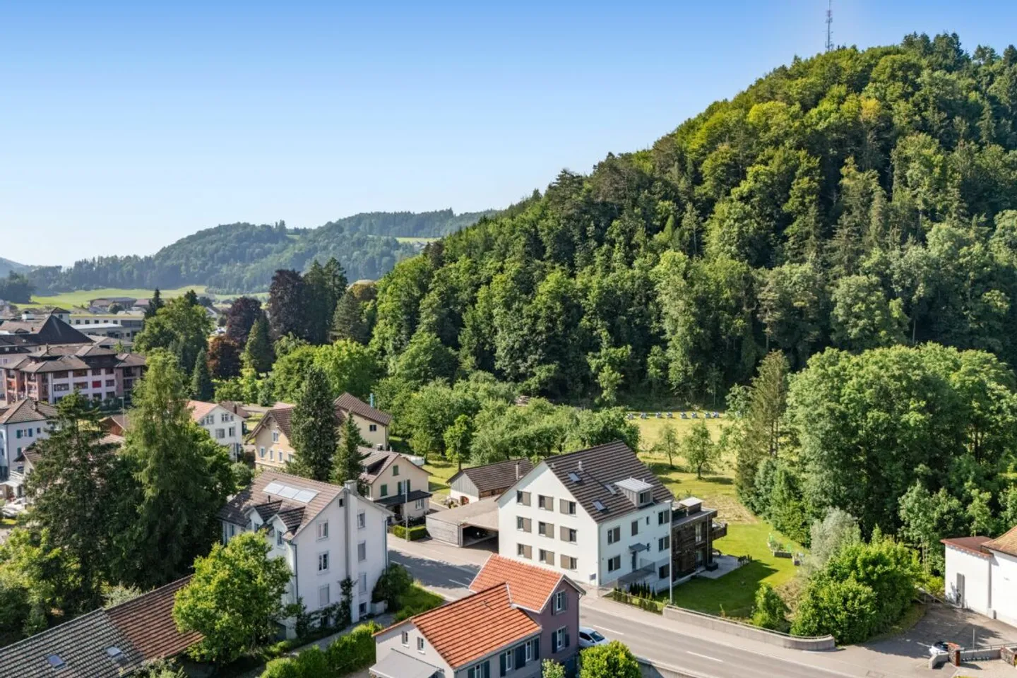 Einziehen und Wohlfühlen - Stilvolle 5.5 Zimmer Dachwohnung - Photo 3 of 14