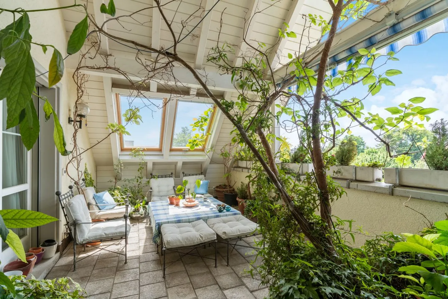 Luxury Penthouse Duplex in Volketswil - Photo 10 of 11