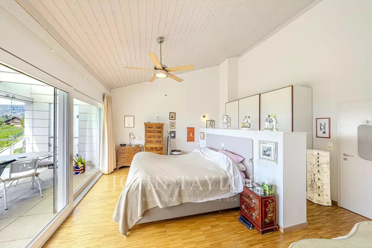 Light, Space and Modern Comfort Above Lake Geneva - Foto 3 di 13