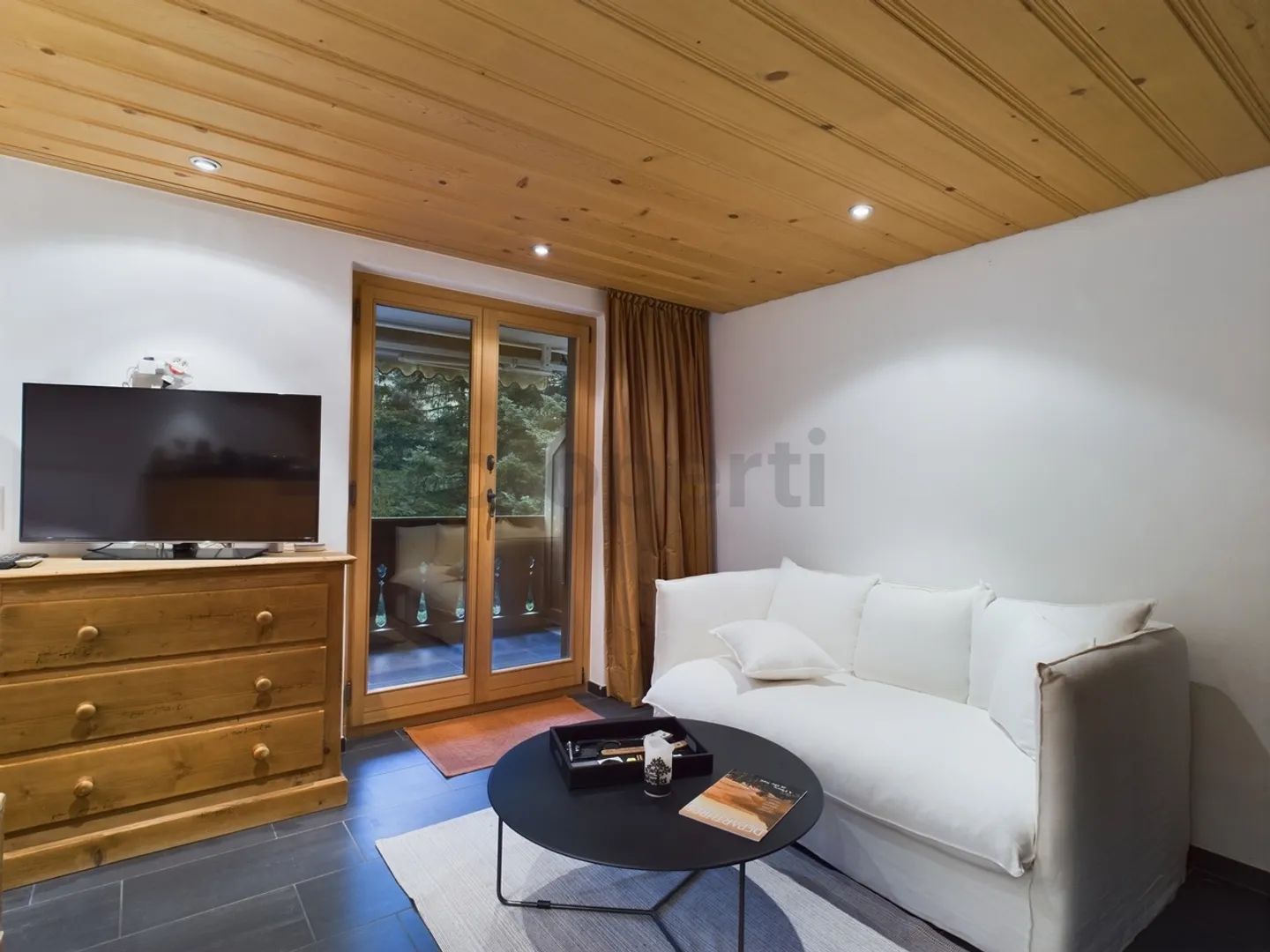 Studio accogliente con balcone e vicino agli impianti di risalita a Saanenmöser - Foto 1 di 7