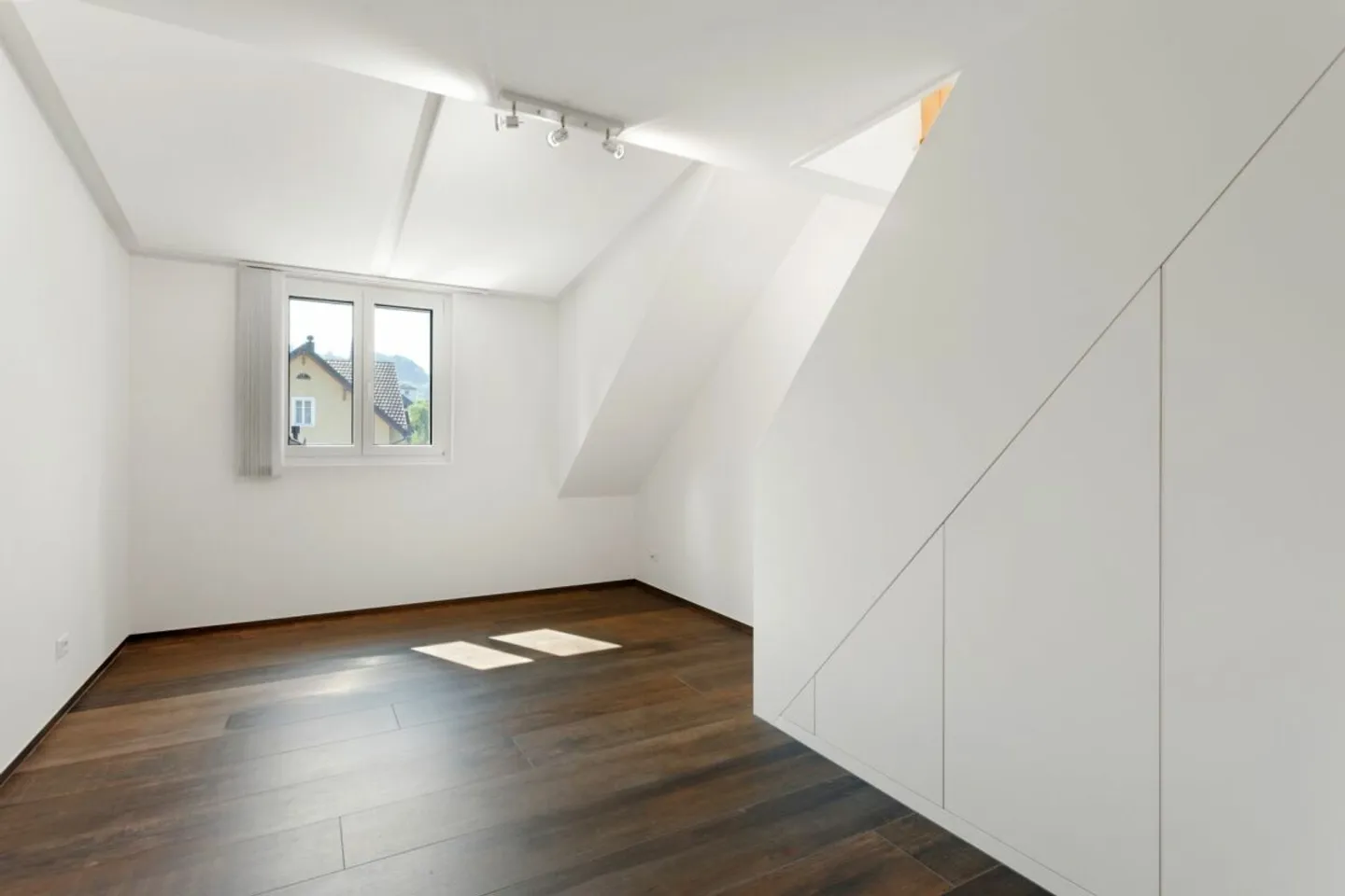 Einziehen und Wohlfühlen - Stilvolle 5.5 Zimmer Dachwohnung - Photo 10 of 14