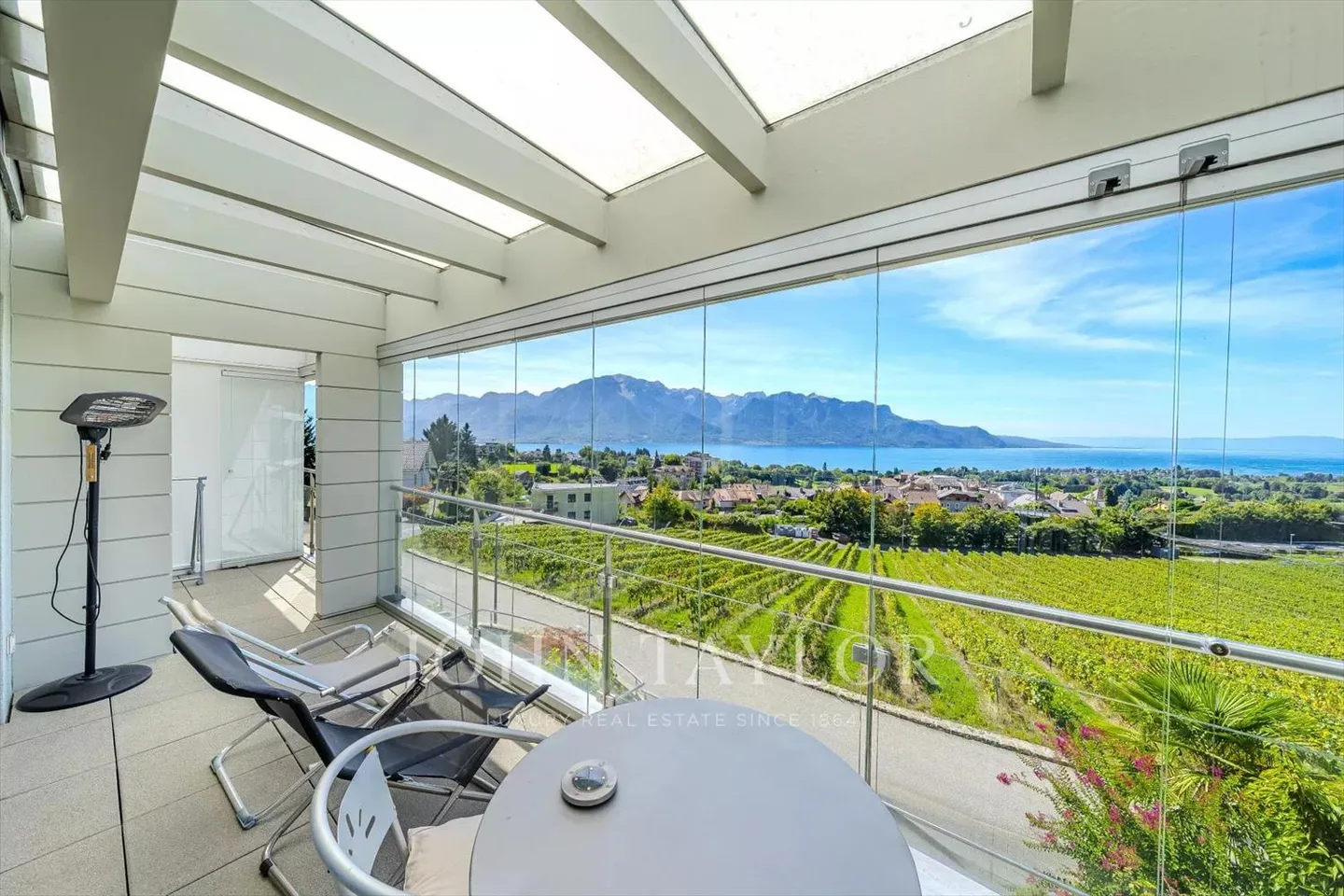 Light, Space and Modern Comfort Above Lake Geneva - Foto 4 di 13