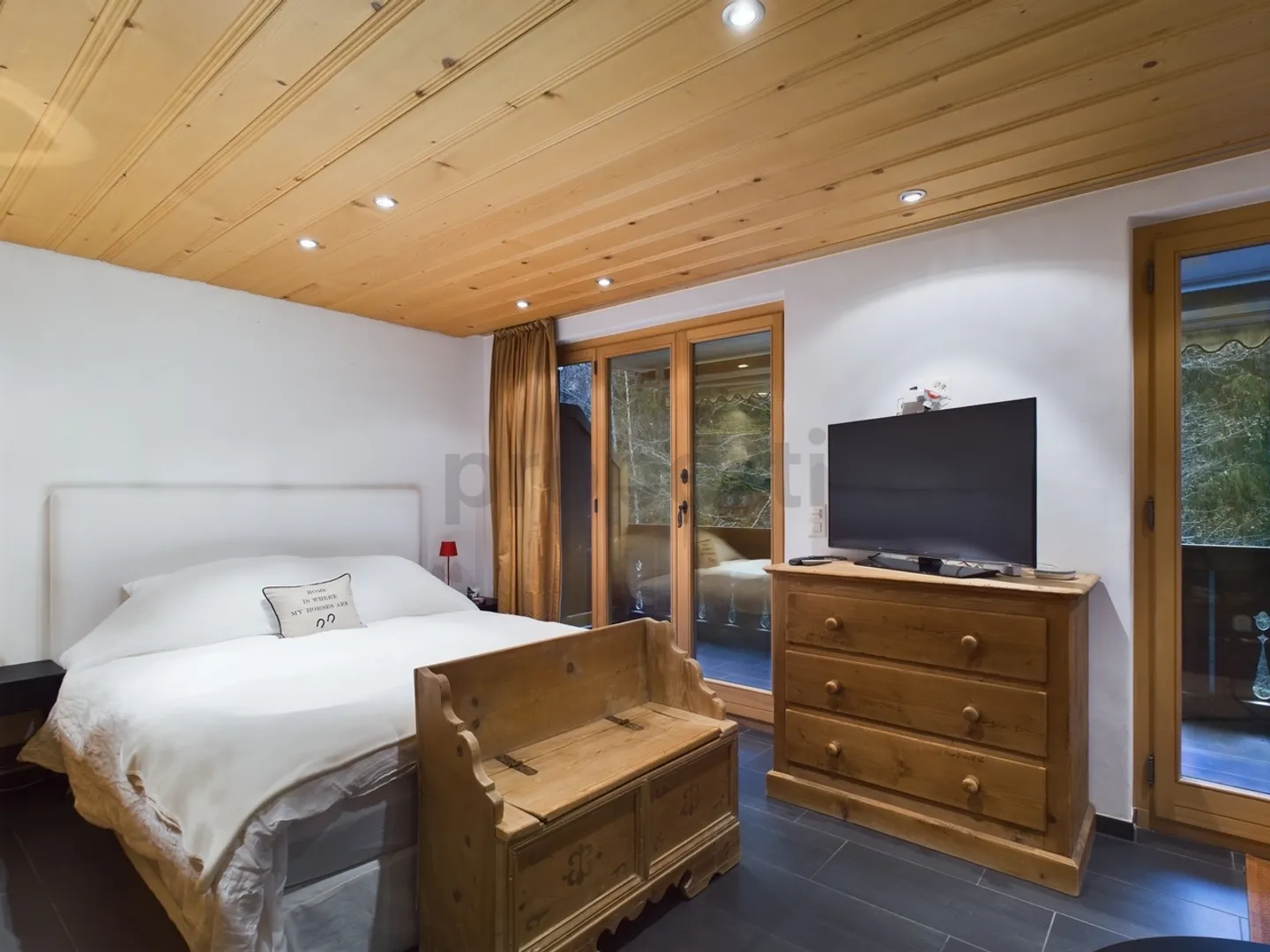 Studio accogliente con balcone e vicino agli impianti di risalita a Saanenmöser - Foto 4 di 7