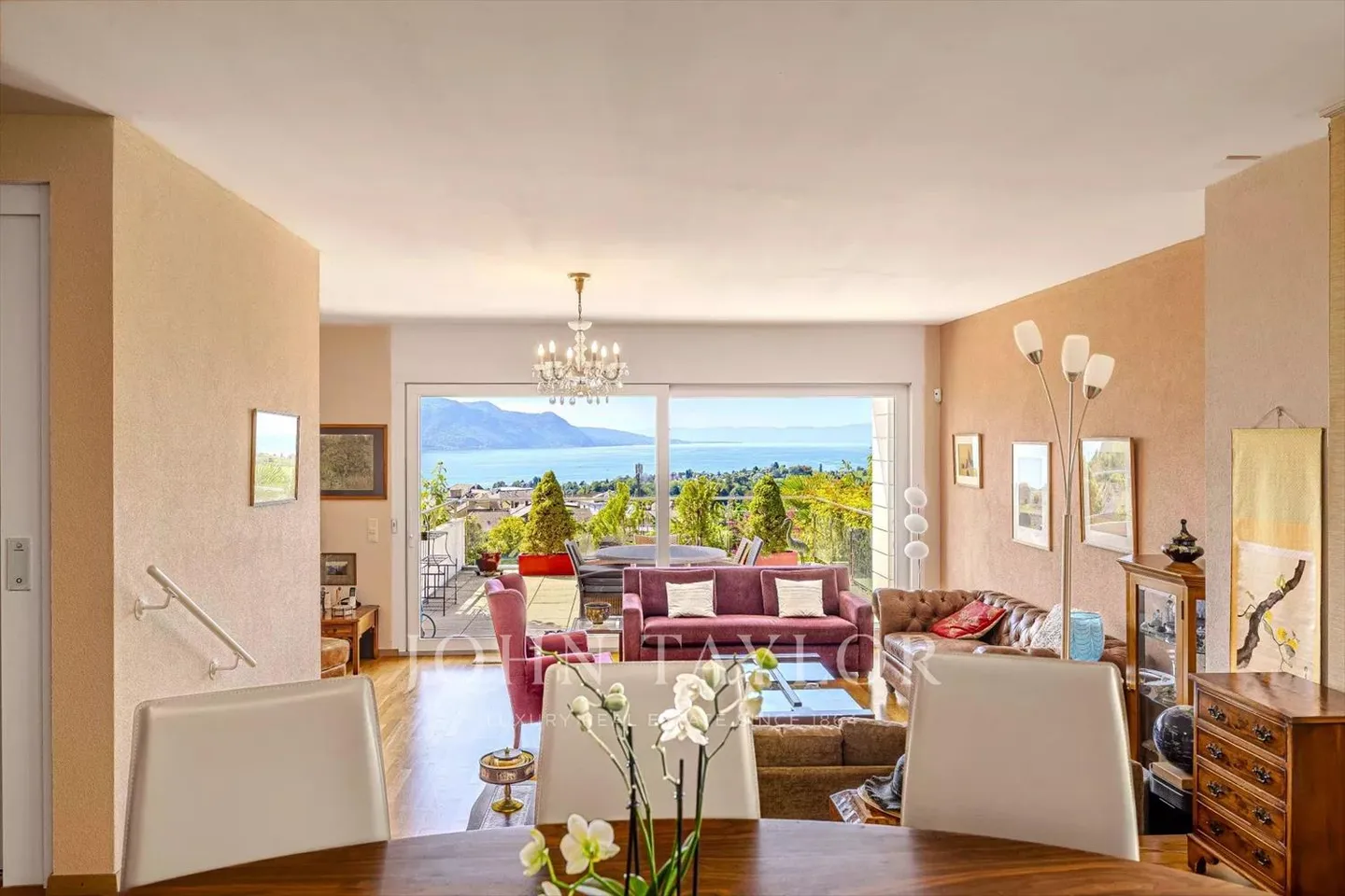 Light, Space and Modern Comfort Above Lake Geneva - Foto 10 di 13