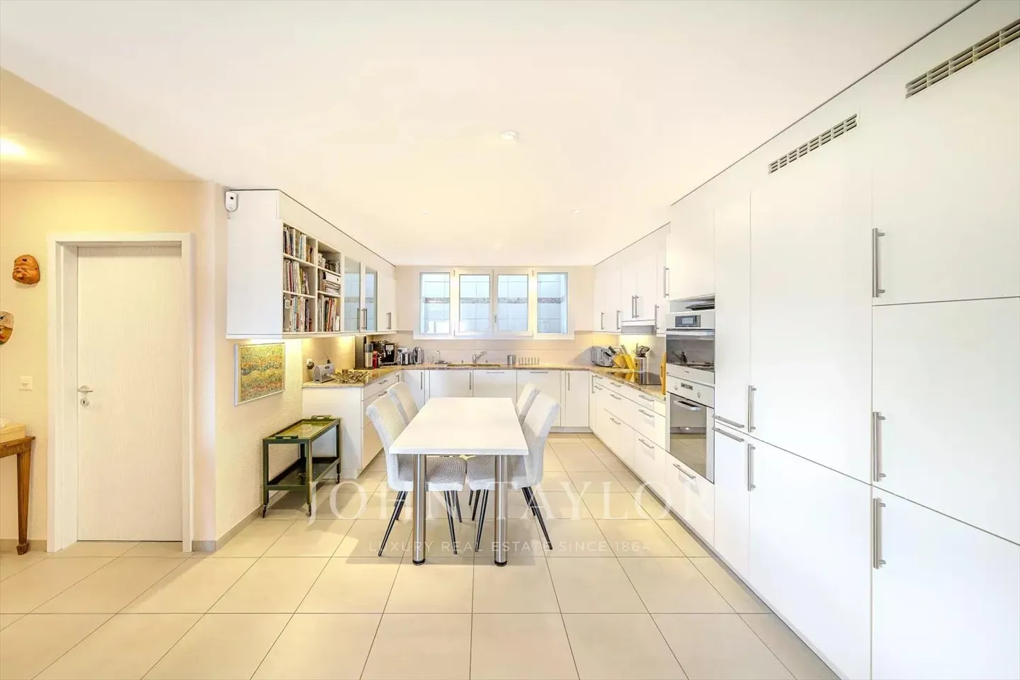 Light, Space and Modern Comfort Above Lake Geneva - Foto 11 di 13