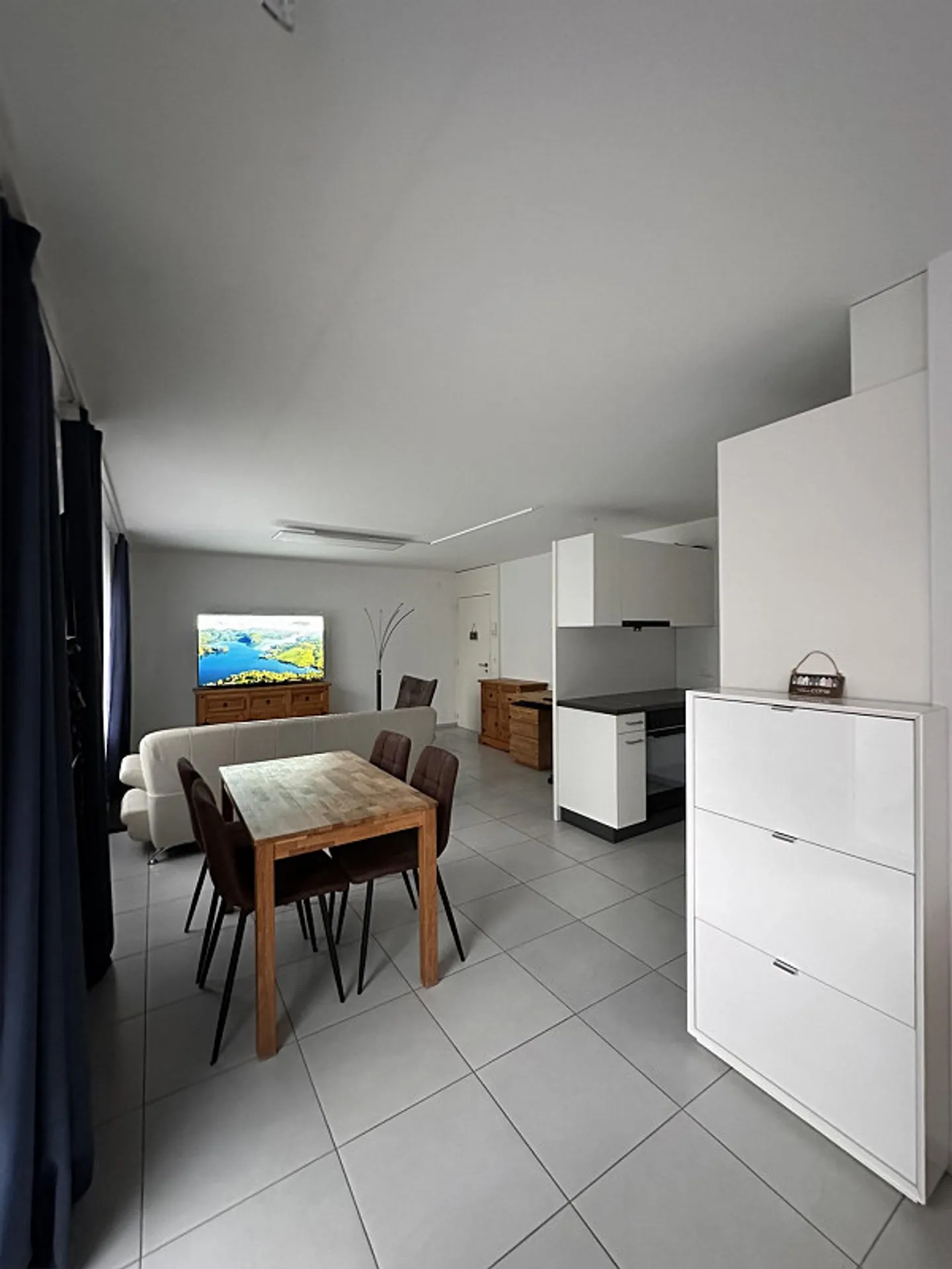 Cercasi nuovo inquilino per spazioso appartamento di 1,5 stanze con giardino - Foto 8 di 16