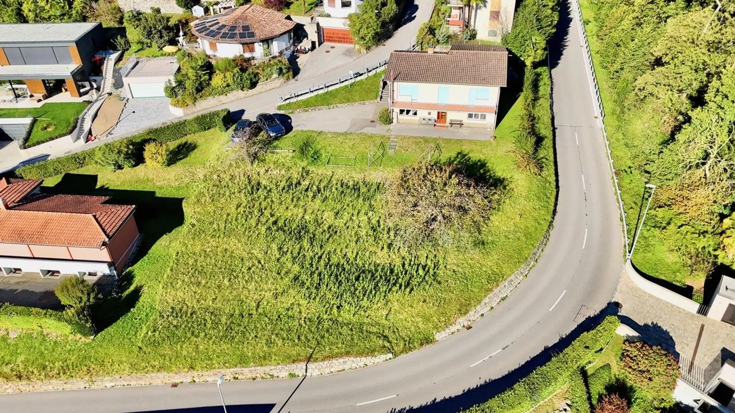 Building plot in a green area with great potential in Pura - Photo 6 of 7