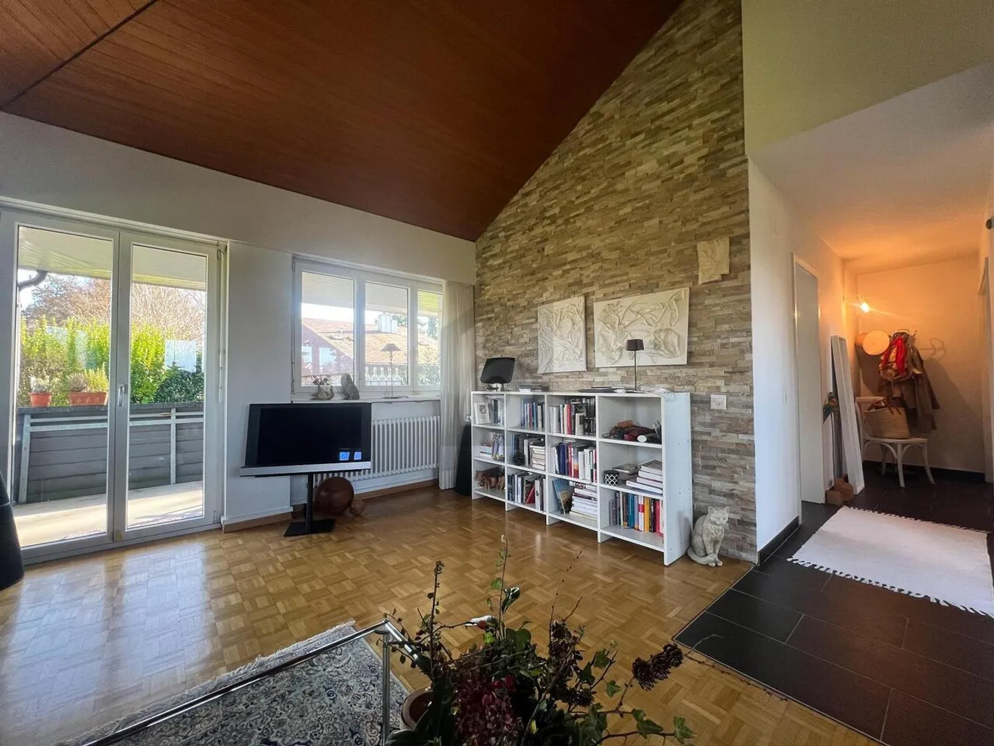 HIGH-QUALITY FURNISHED LIVING OASIS IN A QUIET LOCATION - Photo 2 of 6