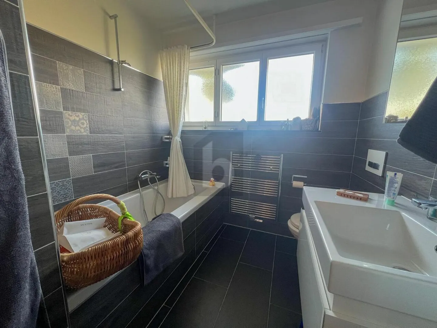 HIGH-QUALITY FURNISHED LIVING OASIS IN A QUIET LOCATION - Photo 4 of 6