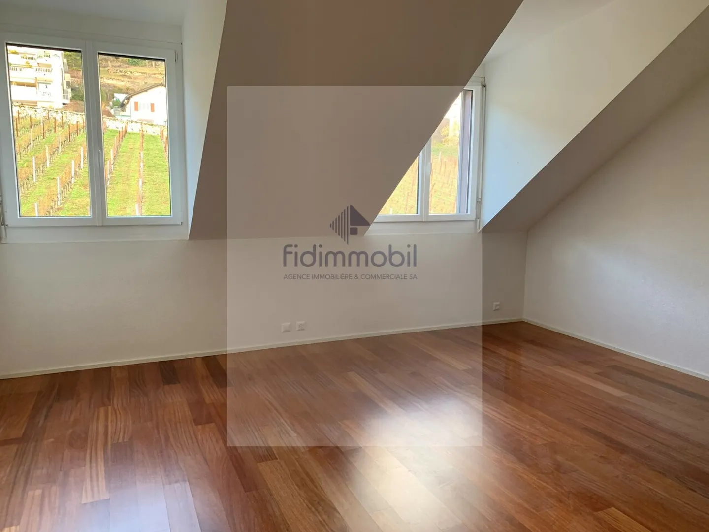 Duplex di alta qualità nel cuore del villaggio di Hauterive - Foto 4 di 10