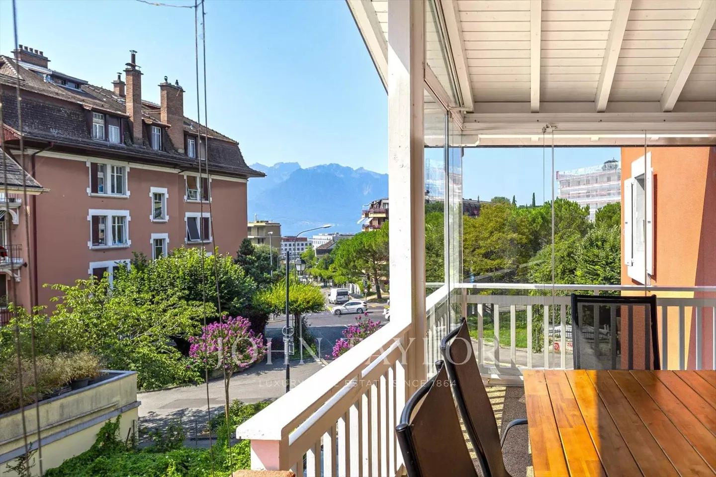 EXCLUSIF! Maison avec 3 appartements - Photo 2 sur 13