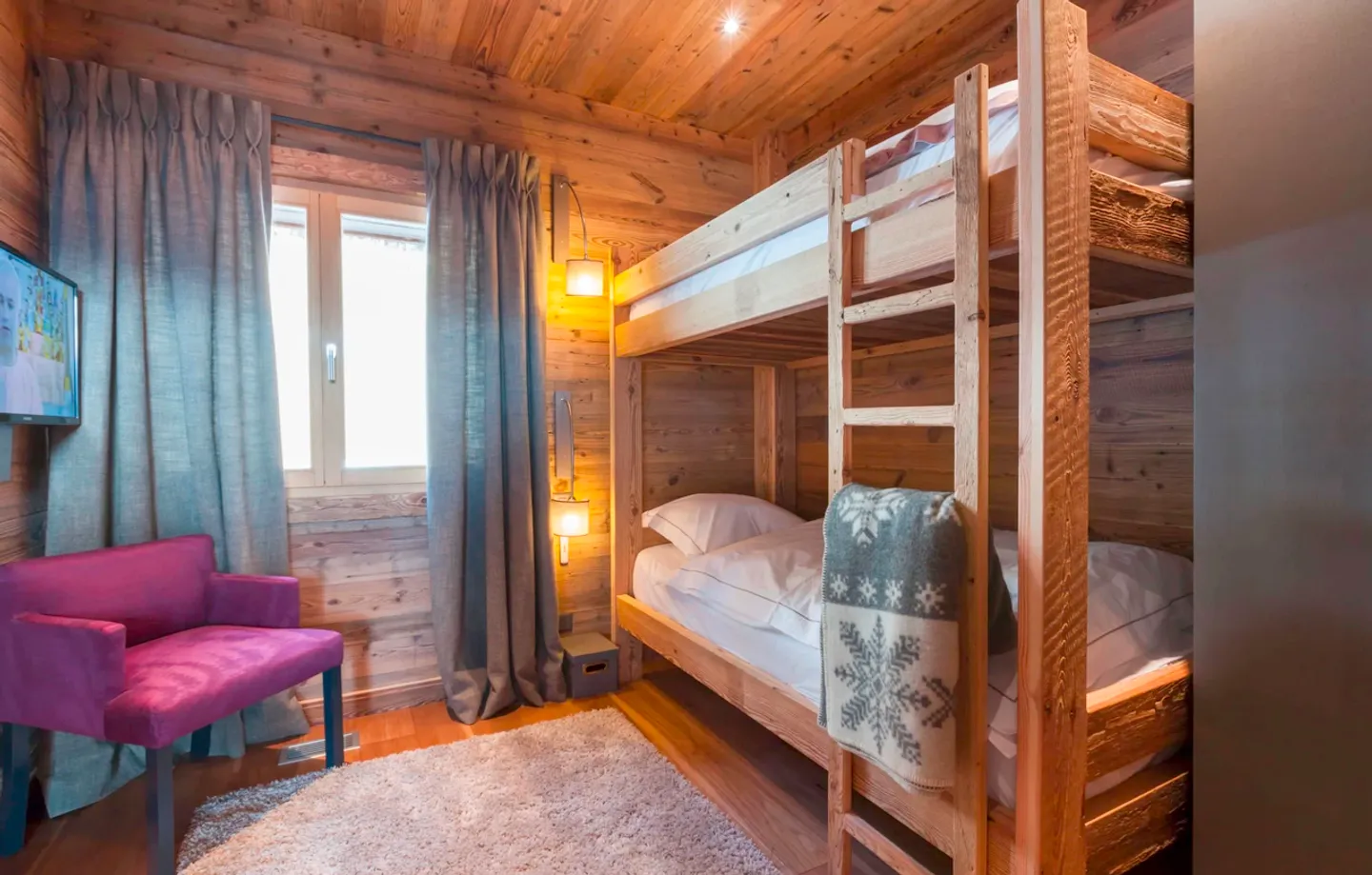 Extraordinary chalet built as a second home - Photo 5 of 8