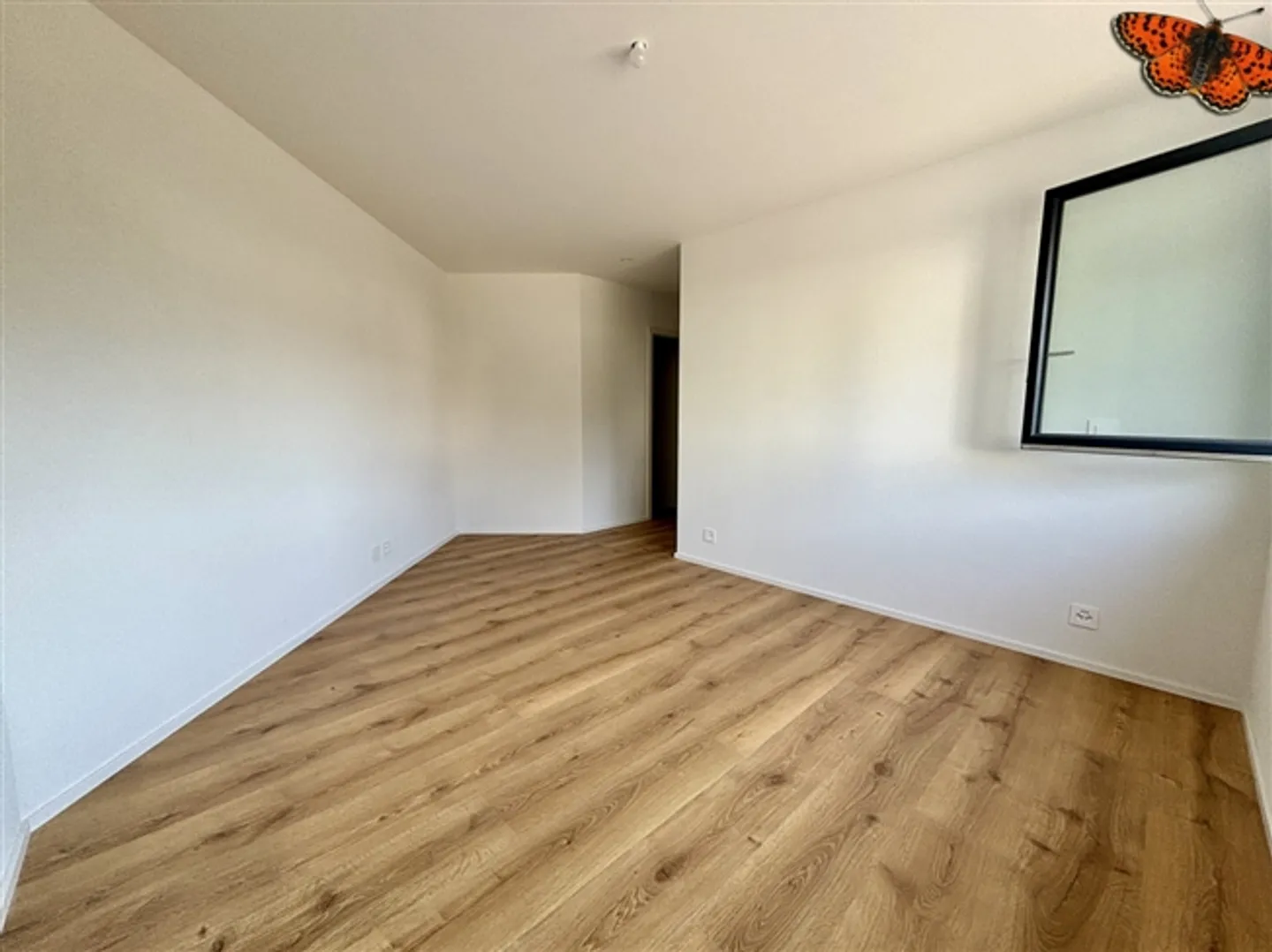 RARE! WONDERFUL 4 1/2 ROOMS ON THE GROUND FLOOR - Large Garden & Terrace! - Photo 2 of 14