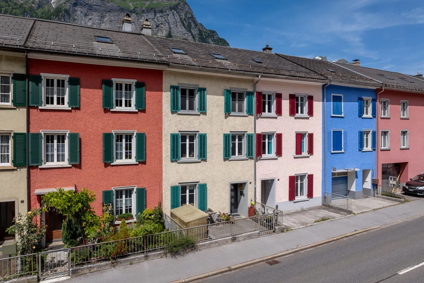 Casa a schiera di 7,5 stanze con un fascino particolare - Foto 1 di 13