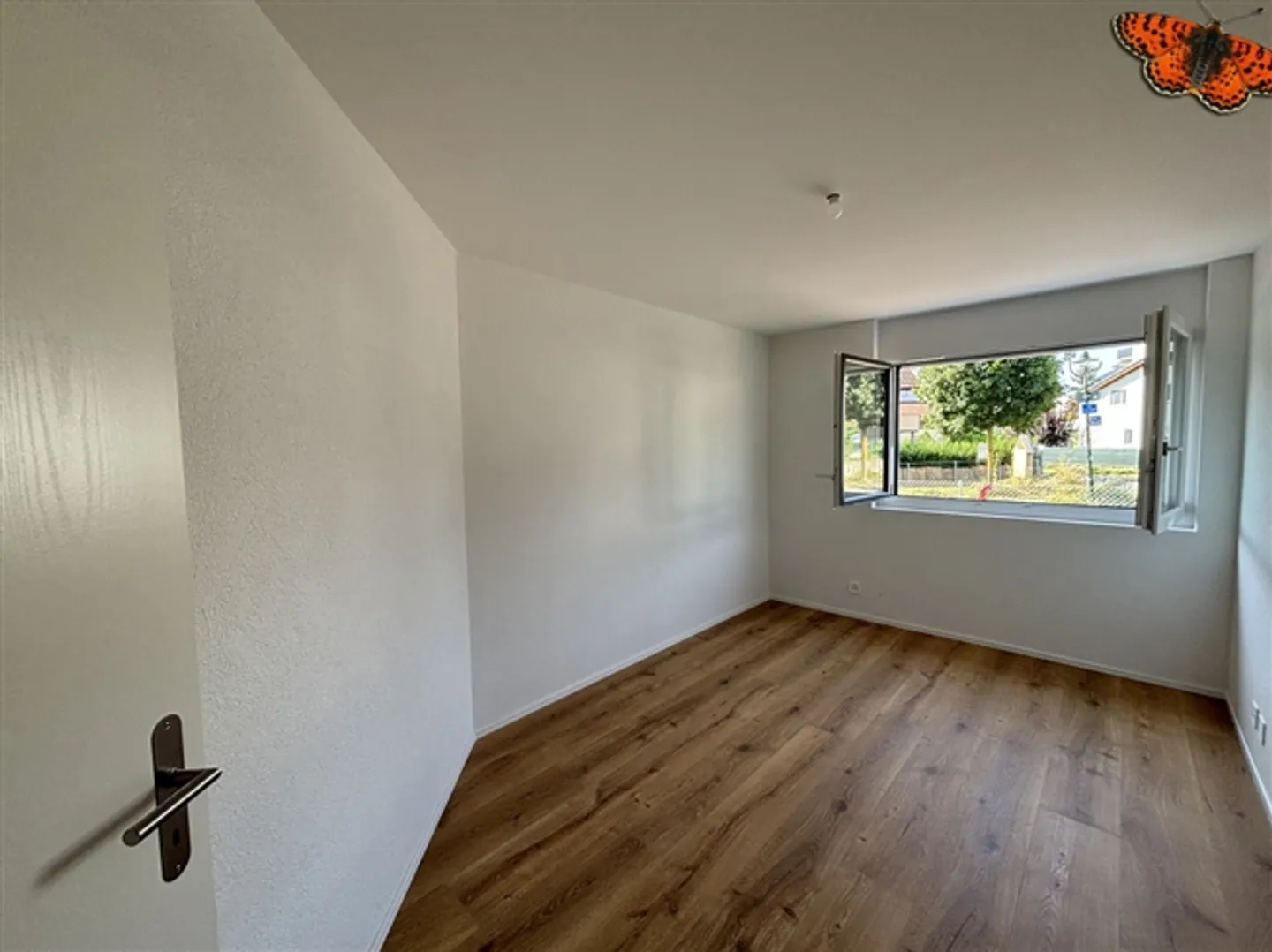 RARE! WONDERFUL 4 1/2 ROOMS ON THE GROUND FLOOR - Large Garden & Terrace! - Photo 7 of 14