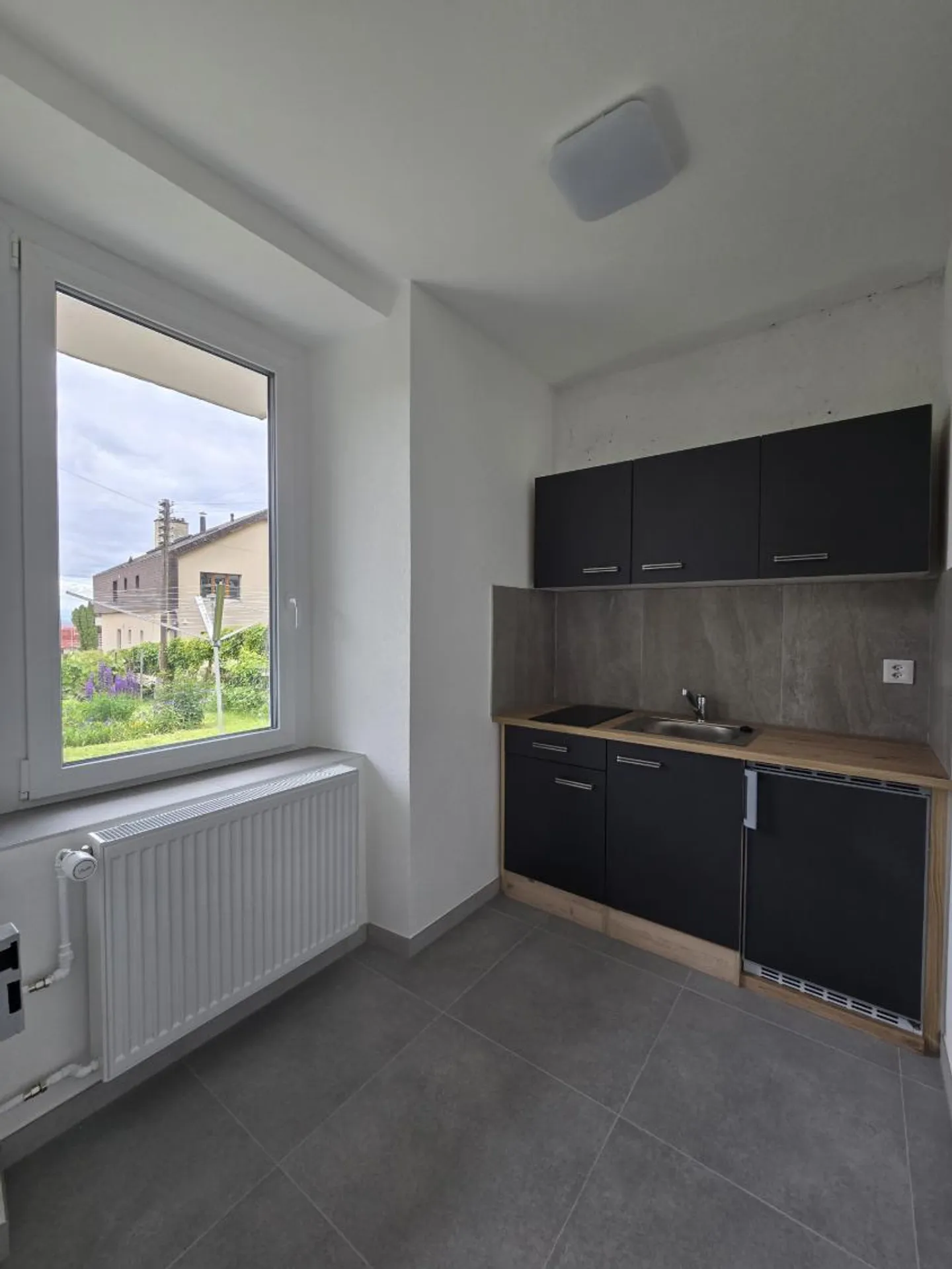 Charmant Studio Rénové - Photo 1 sur 5