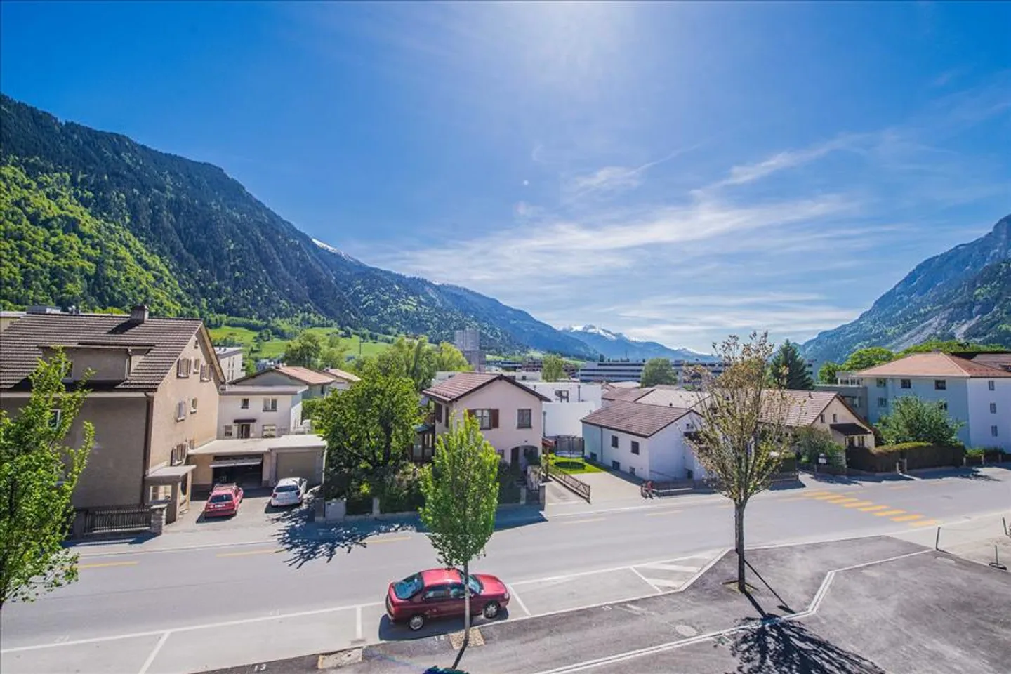 Louer sans dépôt - Tschent Wohna - urbain avec beaucoup d'espace vert - Photo 2 sur 11