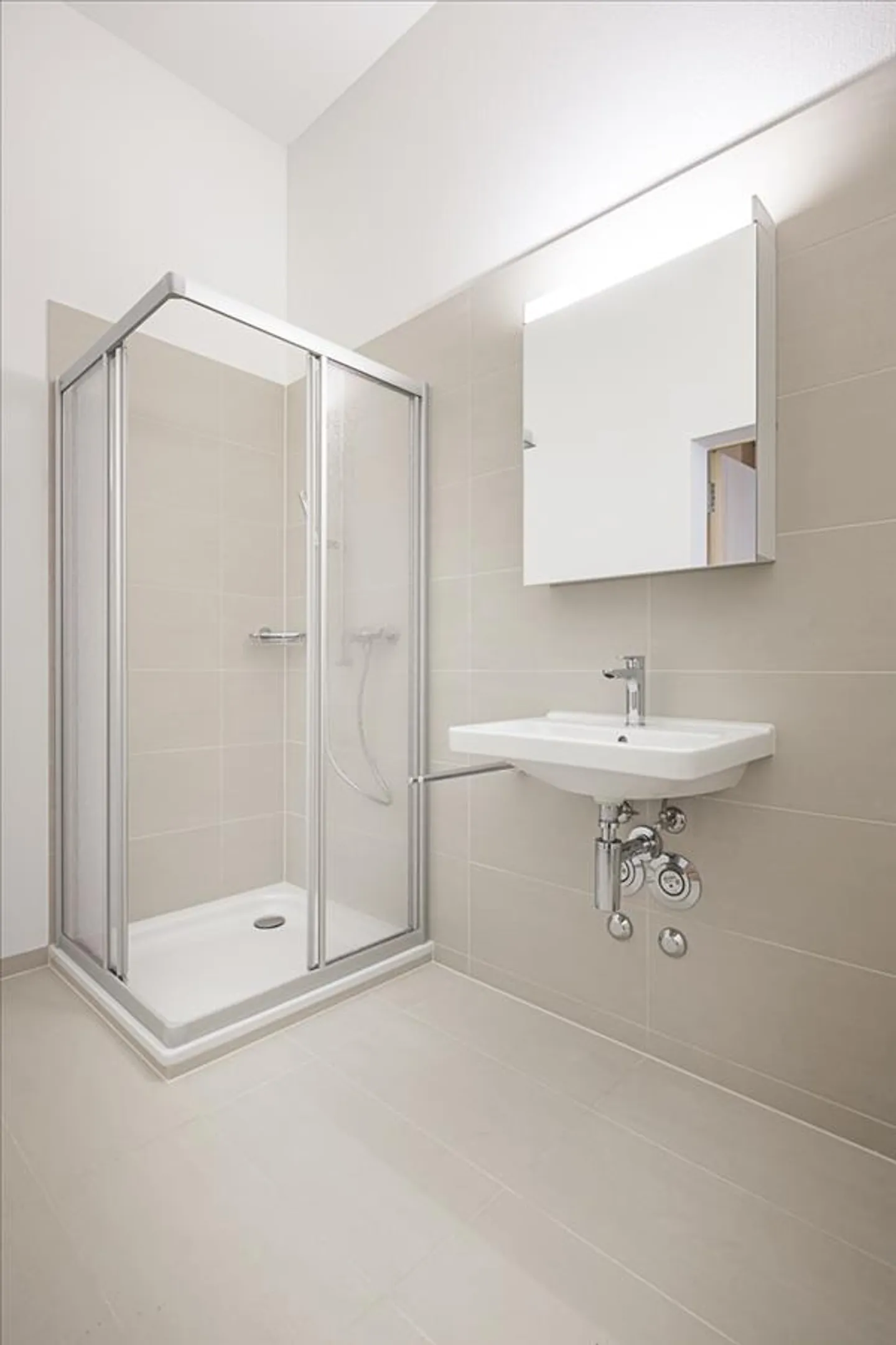 Louer sans dépôt - Tschent Wohna - urbain avec beaucoup d'espace vert - Photo 7 sur 11