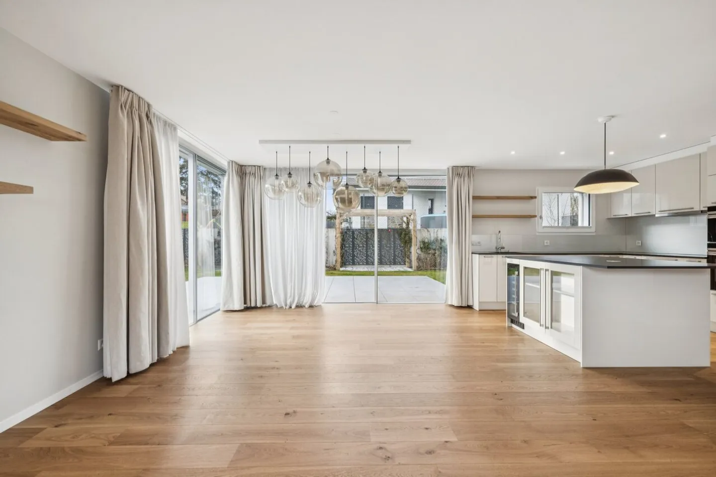 Hervorragende Doppelhaushälfte mit Garten und Terrasse - Foto 1 von 16