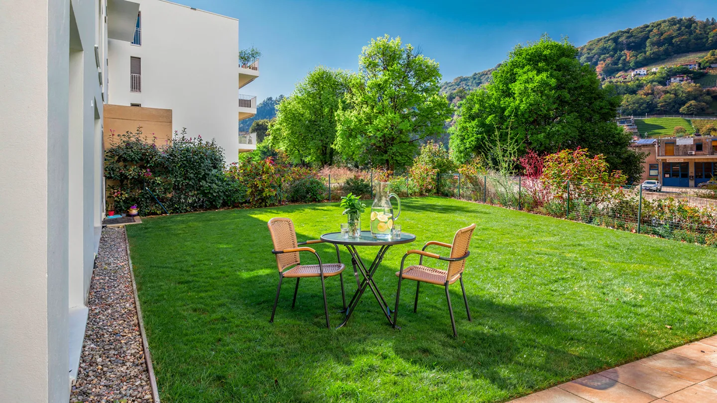 SPLENDID 4.5 ROOMS WITH PRIVATE GARDEN IN LUGANO FIGINO - Photo 3 of 9