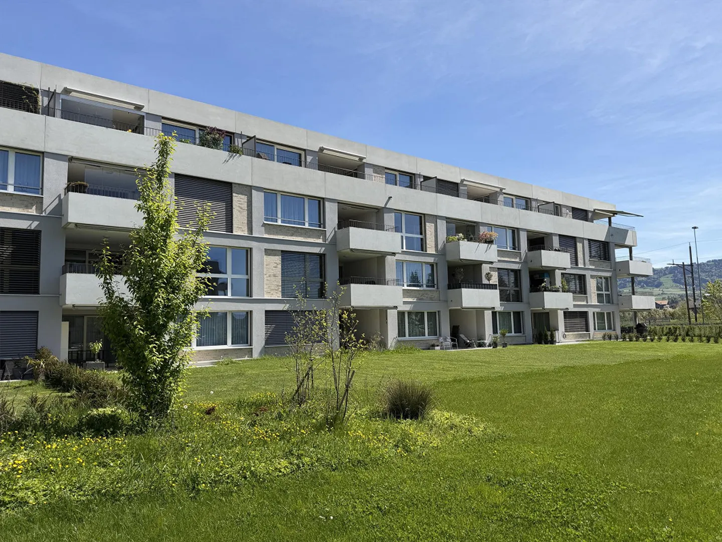 Vivere comodamente vicino al lago con due terrazze e smart home - Foto 1 di 30