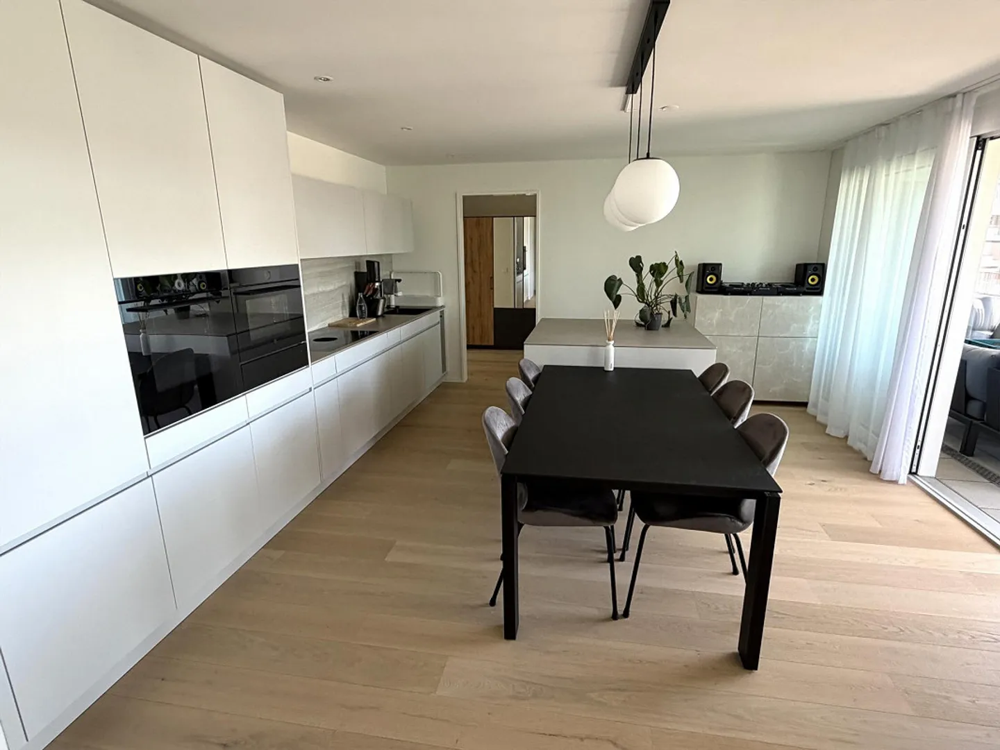 Vivere comodamente vicino al lago con due terrazze e smart home - Foto 9 di 30