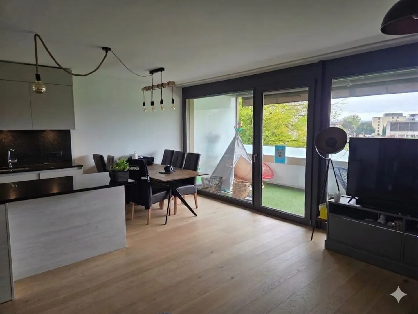 3.5 Room Apartment - Photo 2 of 5