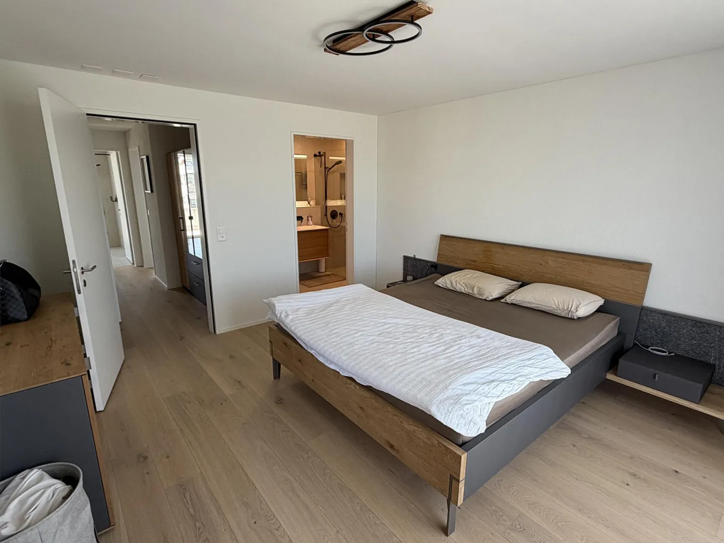 Vivere comodamente vicino al lago con due terrazze e smart home - Foto 13 di 30