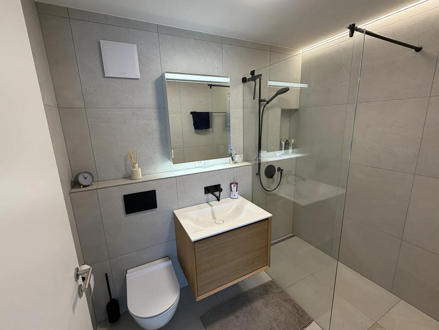 Vivere comodamente vicino al lago con due terrazze e smart home - Foto 14 di 30