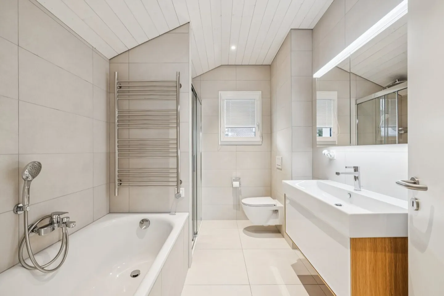 Hervorragende Doppelhaushälfte mit Garten und Terrasse - Foto 12 von 16