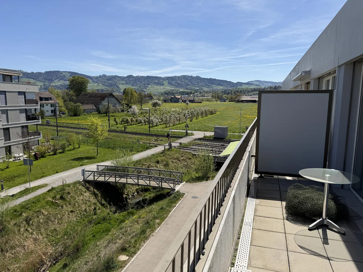 Vivere comodamente vicino al lago con due terrazze e smart home - Foto 22 di 30